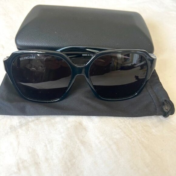 Balenciaga black sunglasses - Picture 1 of 4